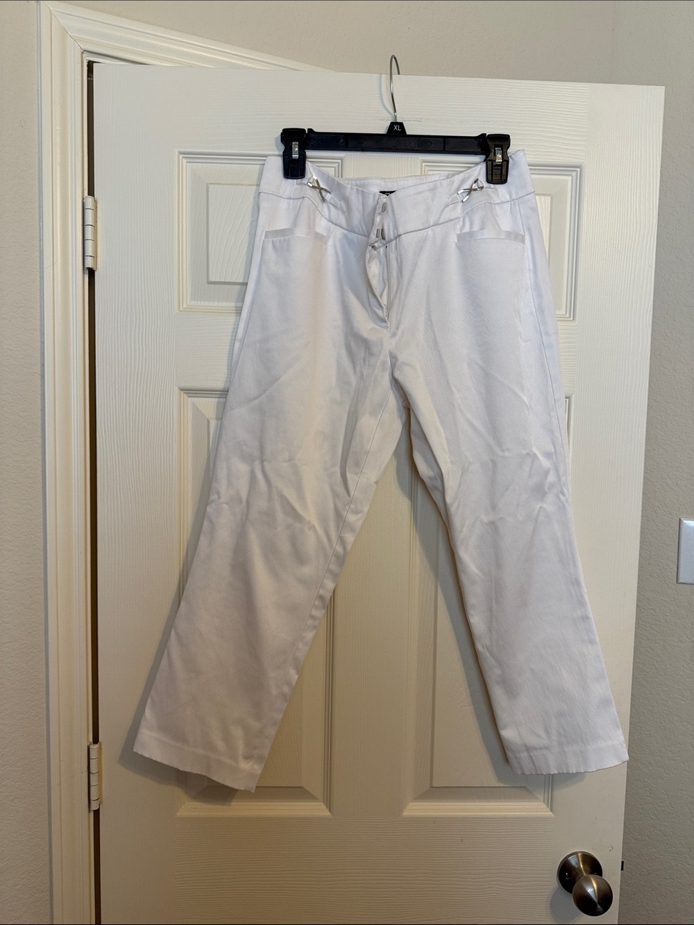New York & Company White Cropped Capri Jeans